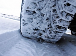 Информацию о запрете использования летних шин зимой опровергли